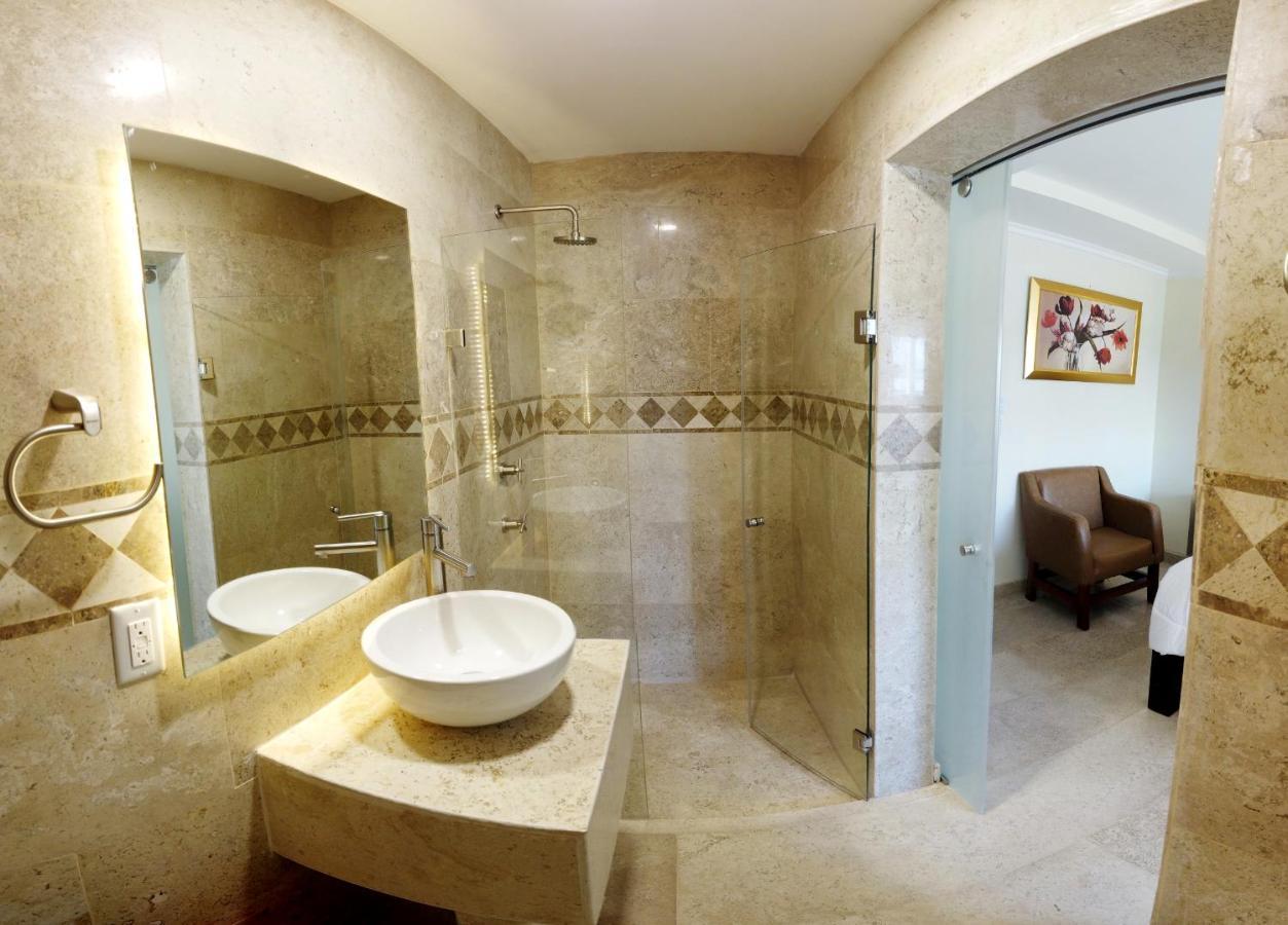 Real De La Pena Hotel 2 เอเซเกียล มอนเตส ภายนอก รูปภาพ